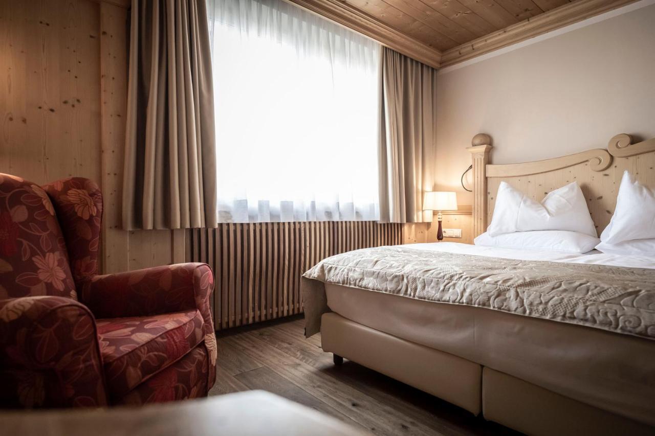 อัดเลอร์ สปา รีสอร์ต โดโลมิติ Hotel โอติเซ ภายนอก รูปภาพ