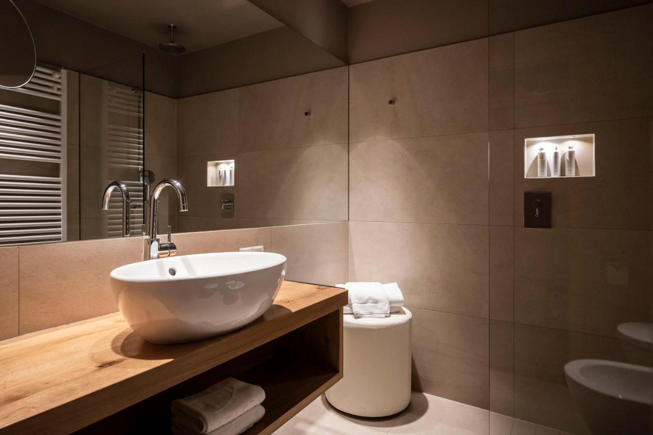 อัดเลอร์ สปา รีสอร์ต โดโลมิติ Hotel โอติเซ ภายนอก รูปภาพ
