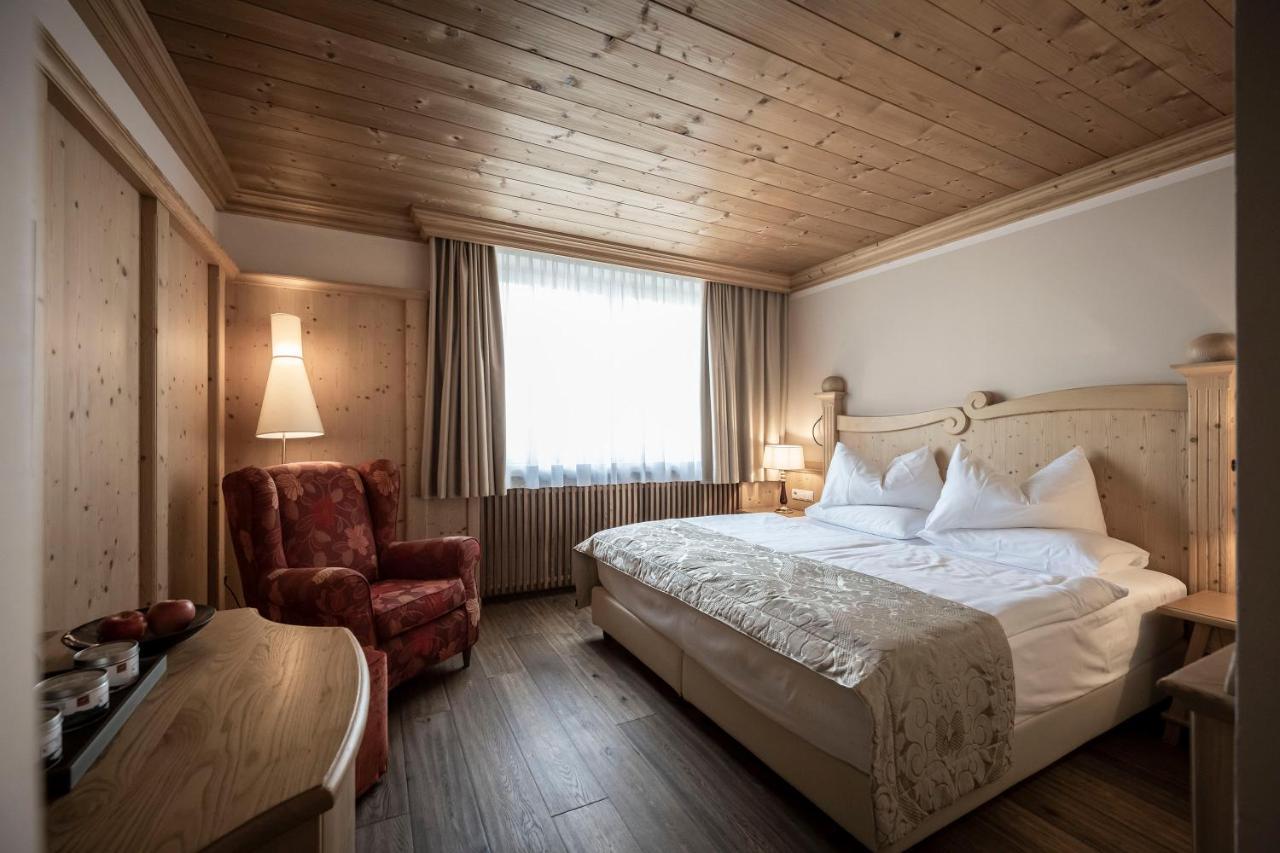 อัดเลอร์ สปา รีสอร์ต โดโลมิติ Hotel โอติเซ ภายนอก รูปภาพ
