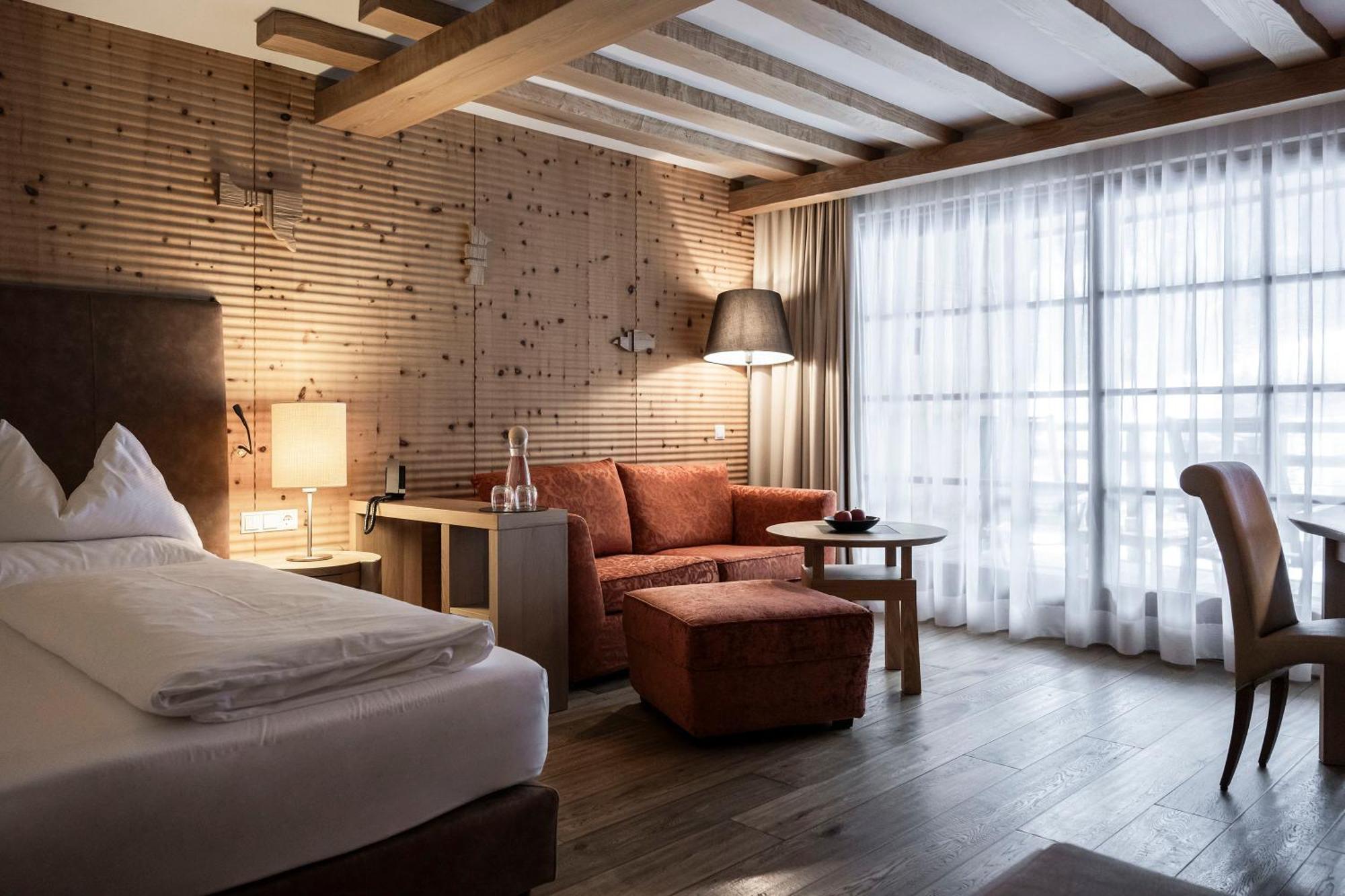 อัดเลอร์ สปา รีสอร์ต โดโลมิติ Hotel โอติเซ ภายนอก รูปภาพ