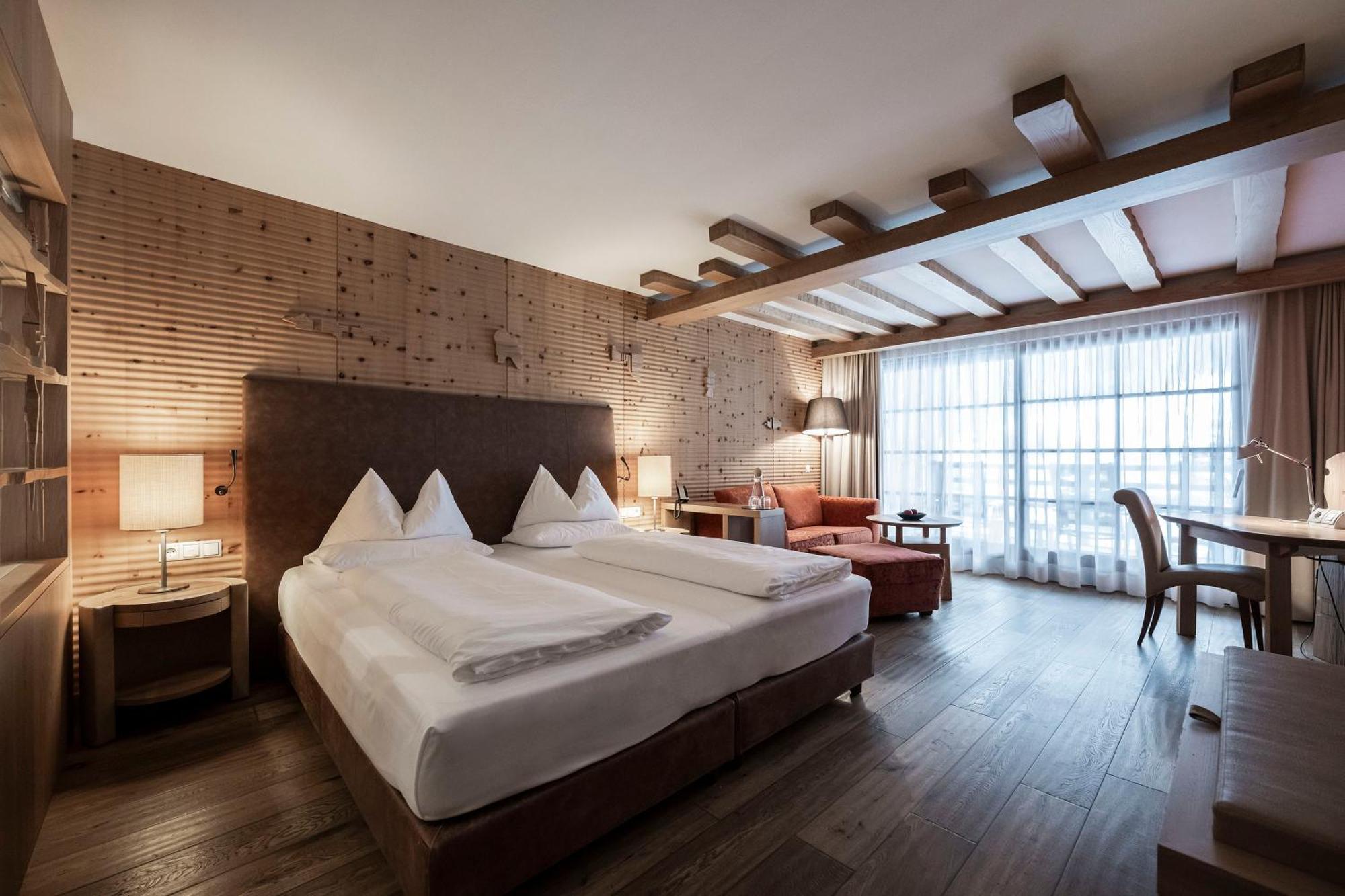 อัดเลอร์ สปา รีสอร์ต โดโลมิติ Hotel โอติเซ ภายนอก รูปภาพ