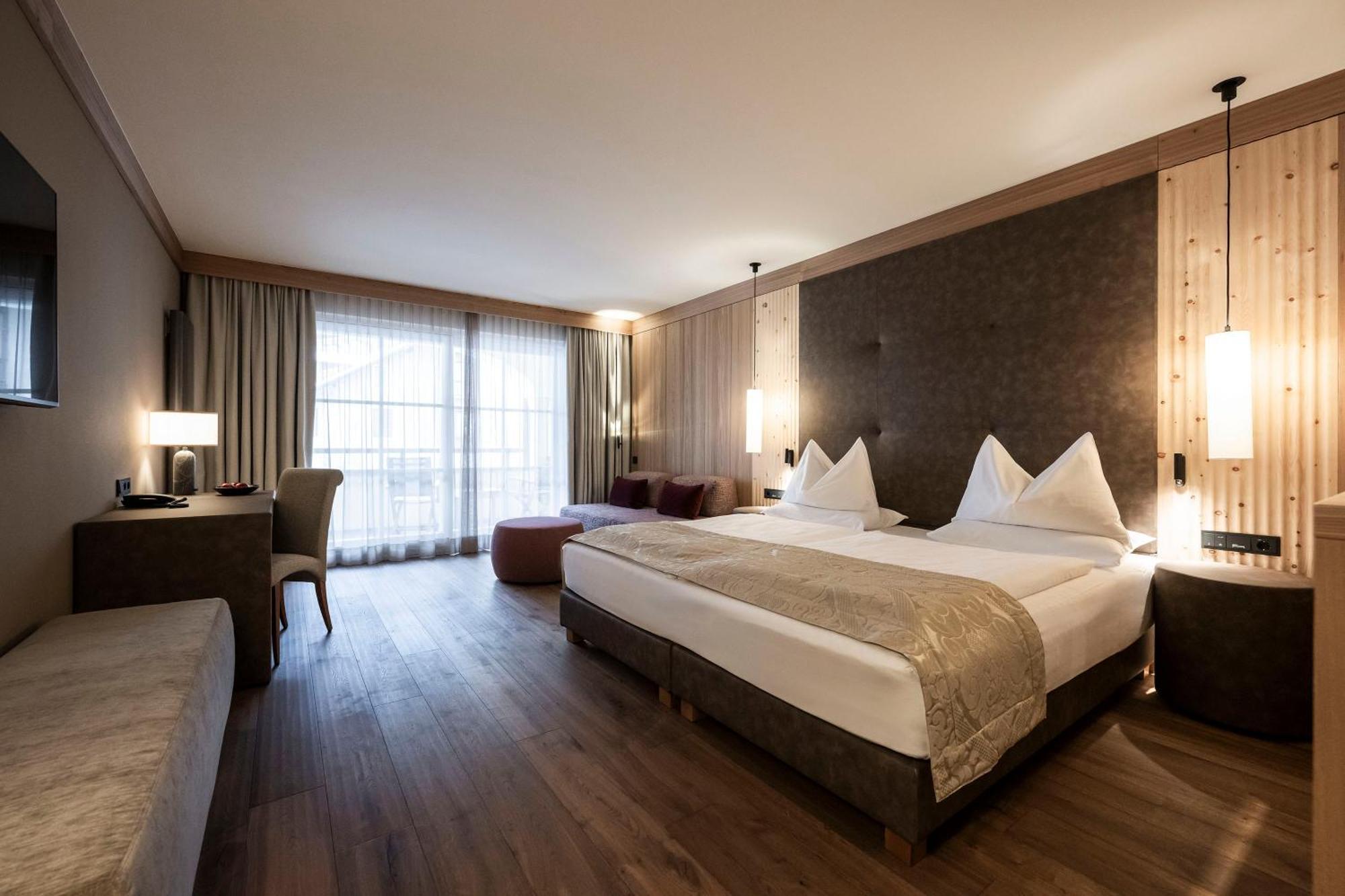 อัดเลอร์ สปา รีสอร์ต โดโลมิติ Hotel โอติเซ ภายนอก รูปภาพ